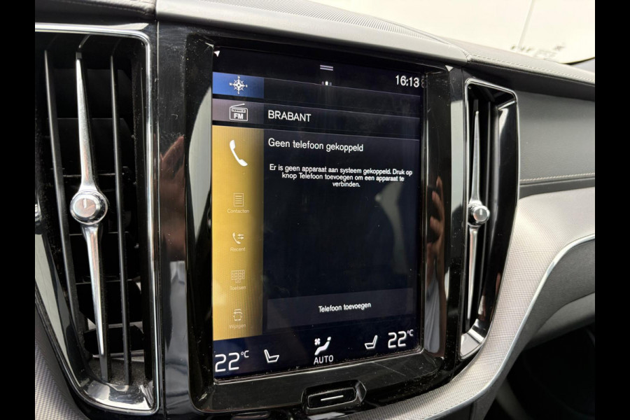 Volvo XC60 2.0 T8 Twin Engine AWD Inscription Pano-dak/Trekhaak/Luchtvering/Stoelverwarming