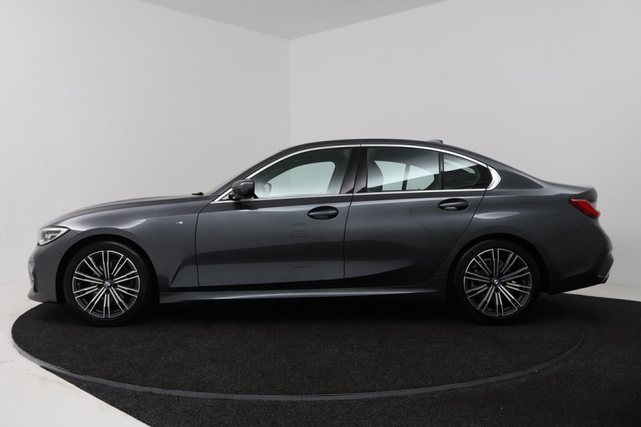 BMW 3-serie 320i High Executive Edition (STOELVERWARMING, CAMERA, PDC, SFEERVERLICHTING, TREKHAAK AFNEEMBAAR, DEALER ONDERHOUDEN)