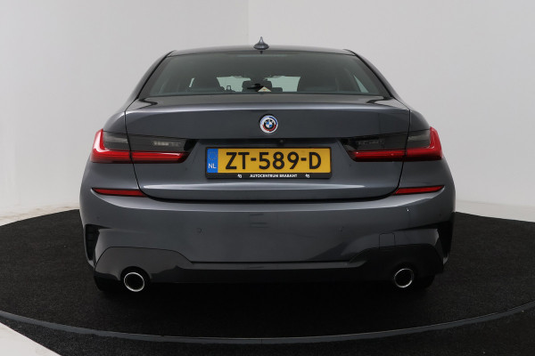 BMW 3-serie 320i High Executive Edition (STOELVERWARMING, CAMERA, PDC, SFEERVERLICHTING, TREKHAAK AFNEEMBAAR, DEALER ONDERHOUDEN)