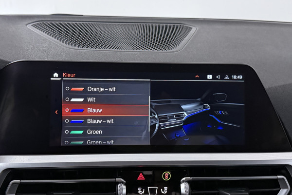 BMW 3-serie 320i High Executive Edition (STOELVERWARMING, CAMERA, PDC, SFEERVERLICHTING, TREKHAAK AFNEEMBAAR, DEALER ONDERHOUDEN)