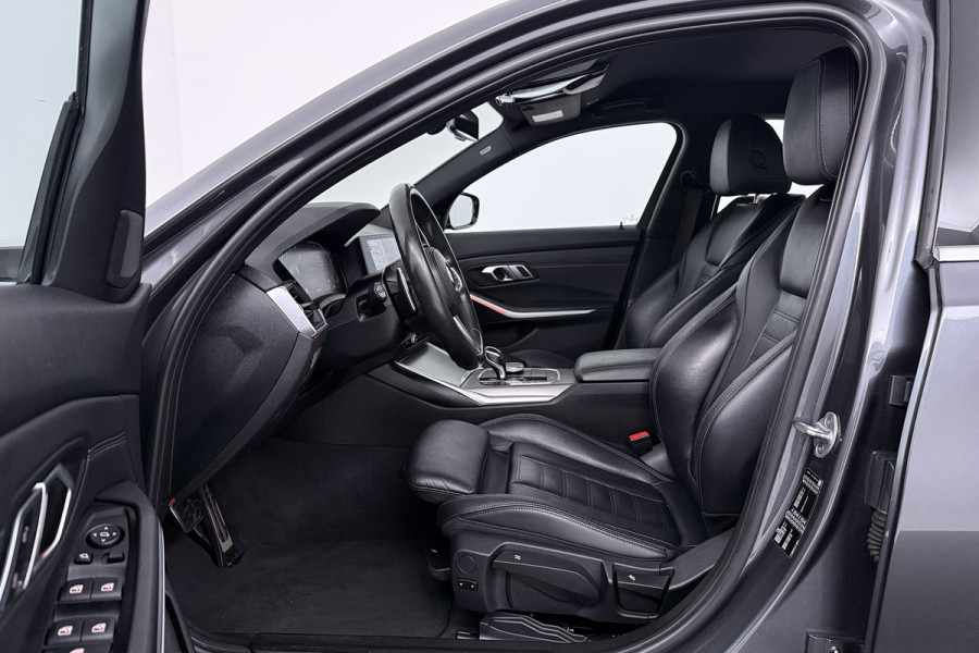 BMW 3-serie 320i High Executive Edition (STOELVERWARMING, CAMERA, PDC, SFEERVERLICHTING, TREKHAAK AFNEEMBAAR, DEALER ONDERHOUDEN)