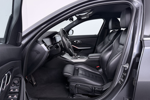 BMW 3-serie 320i High Executive Edition (STOELVERWARMING, CAMERA, PDC, SFEERVERLICHTING, TREKHAAK AFNEEMBAAR, DEALER ONDERHOUDEN)