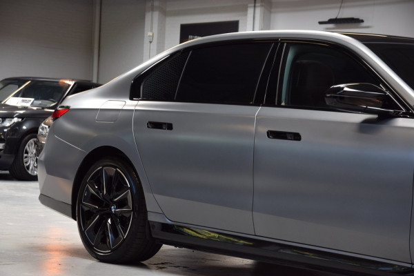 BMW 7 Serie M760e xDrive Navi|Massage|Theater Screen|Auto-Doors|Frozen Deep Grey|Nwp.180.000|BTW