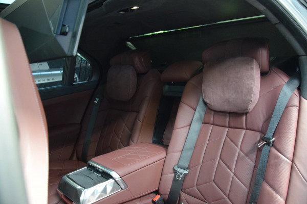 BMW 7 Serie M760e xDrive Navi|Massage|Theater Screen|Auto-Doors|Frozen Deep Grey|Nwp.180.000|BTW
