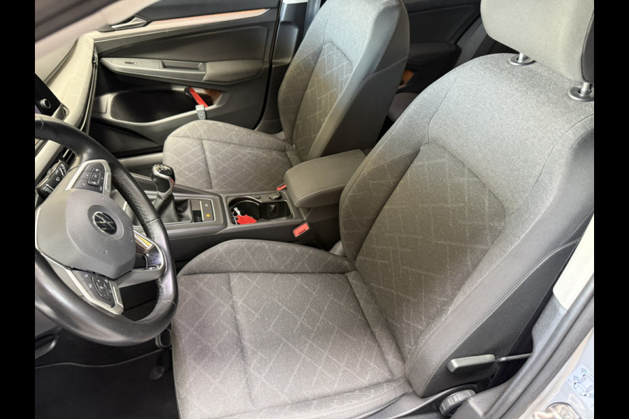 Volkswagen Golf 1.0 TSI Life | NED AUTO | GETINTE RAMEN | ZWART LM | PDC |