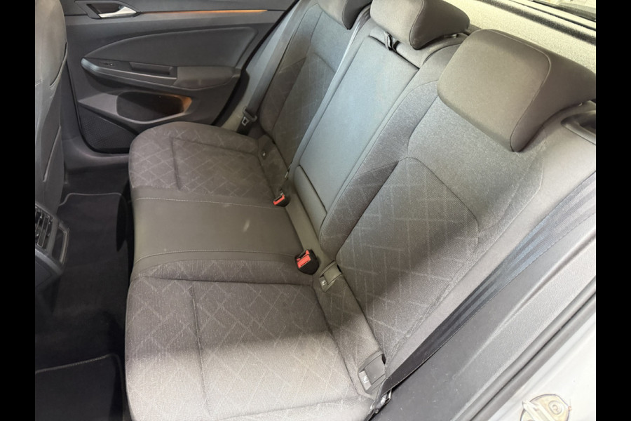 Volkswagen Golf 1.0 TSI Life | NED AUTO | GETINTE RAMEN | ZWART LM | PDC |