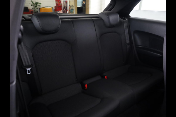 Audi A1 1.0 TFSI Adrenalin 95pk | Automaat | Panoramadak | Parkeerhulp V+A | Alarm | Privacy glas