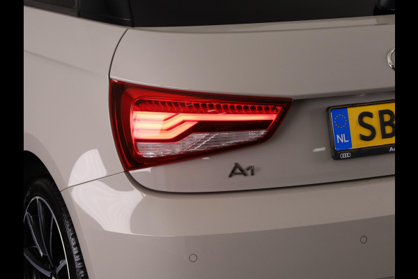Audi A1 1.0 TFSI Adrenalin 95pk | Automaat | Panoramadak | Parkeerhulp V+A | Alarm | Privacy glas