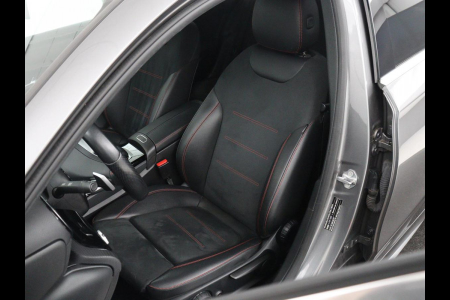 Mercedes-Benz A-Klasse 180 Business Solution AMG | Leder/alcantara | Stoelverwarming | Cruise control | Widescreen | Carplay | Climate control | Camera | Park assist |