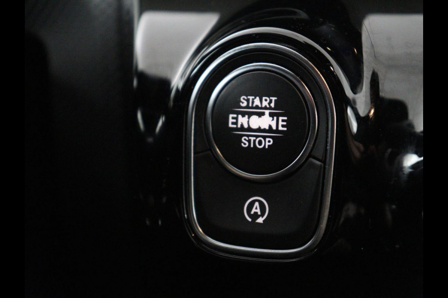 Mercedes-Benz A-Klasse 180 Business Solution AMG | Leder/alcantara | Stoelverwarming | Cruise control | Widescreen | Carplay | Climate control | Camera | Park assist |
