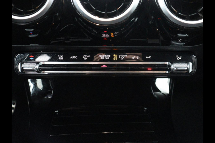 Mercedes-Benz A-Klasse 180 Business Solution AMG | Leder/alcantara | Stoelverwarming | Cruise control | Widescreen | Carplay | Climate control | Camera | Park assist |