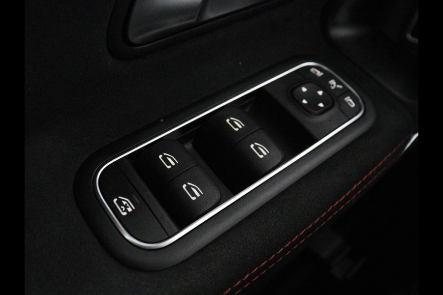 Mercedes-Benz A-Klasse 180 Business Solution AMG | Leder/alcantara | Stoelverwarming | Cruise control | Widescreen | Carplay | Climate control | Camera | Park assist |