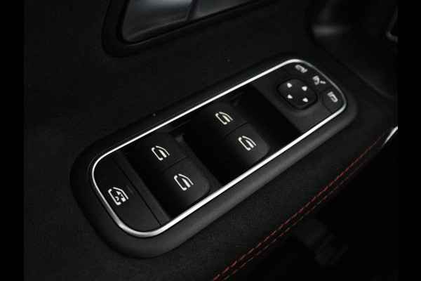 Mercedes-Benz A-Klasse 180 Business Solution AMG | Leder/alcantara | Stoelverwarming | Cruise control | Widescreen | Carplay | Climate control | Camera | Park assist |