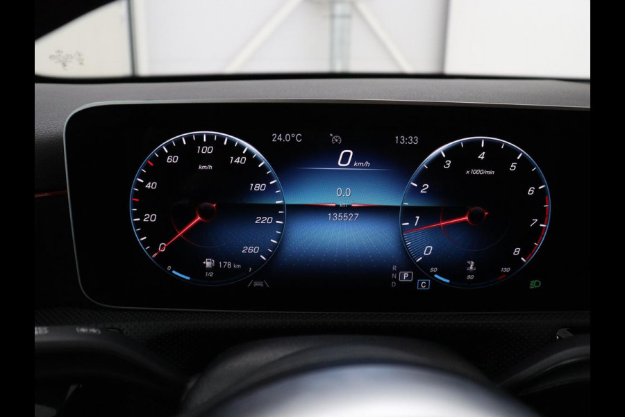 Mercedes-Benz A-Klasse 180 Business Solution AMG | Leder/alcantara | Stoelverwarming | Cruise control | Widescreen | Carplay | Climate control | Camera | Park assist |