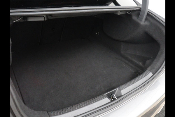 Mercedes-Benz A-Klasse 180 Business Solution AMG | Leder/alcantara | Stoelverwarming | Cruise control | Widescreen | Carplay | Climate control | Camera | Park assist |