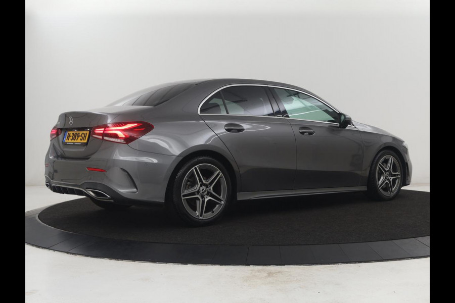 Mercedes-Benz A-Klasse 180 Business Solution AMG | Leder/alcantara | Stoelverwarming | Cruise control | Widescreen | Carplay | Climate control | Camera | Park assist |