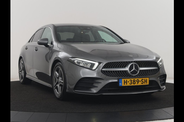 Mercedes-Benz A-Klasse 180 Business Solution AMG | Leder/alcantara | Stoelverwarming | Cruise control | Widescreen | Carplay | Climate control | Camera | Park assist |