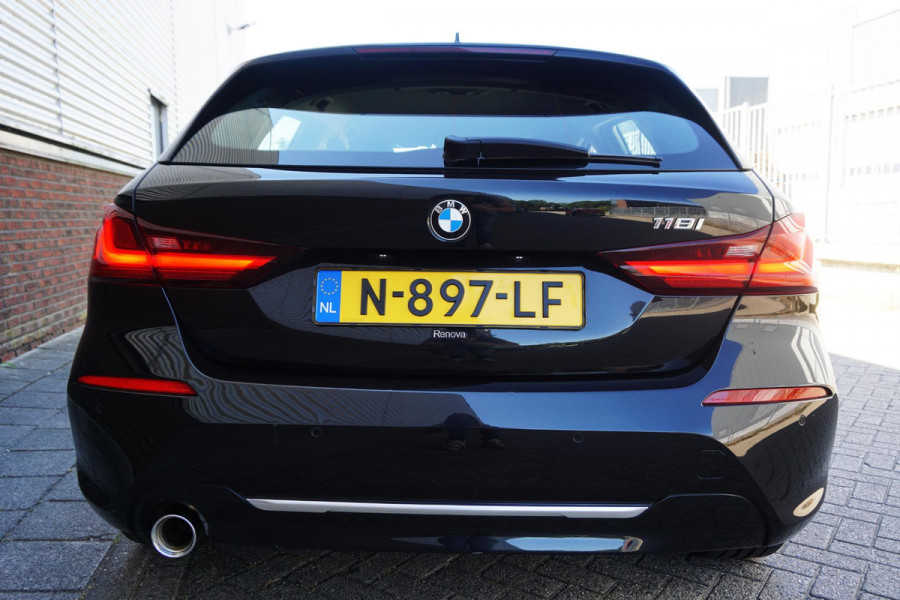 BMW 1-serie 118i Business Edition Luxury/Leer/1e Eigenaar/ CarPlay/LED.
