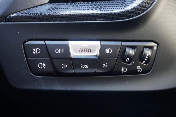 BMW 1-serie 118i Business Edition Luxury/Leer/1e Eigenaar/ CarPlay/LED.