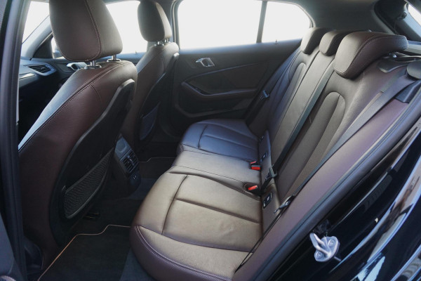 BMW 1-serie 118i Business Edition Luxury/Leer/1e Eigenaar/ CarPlay/LED.