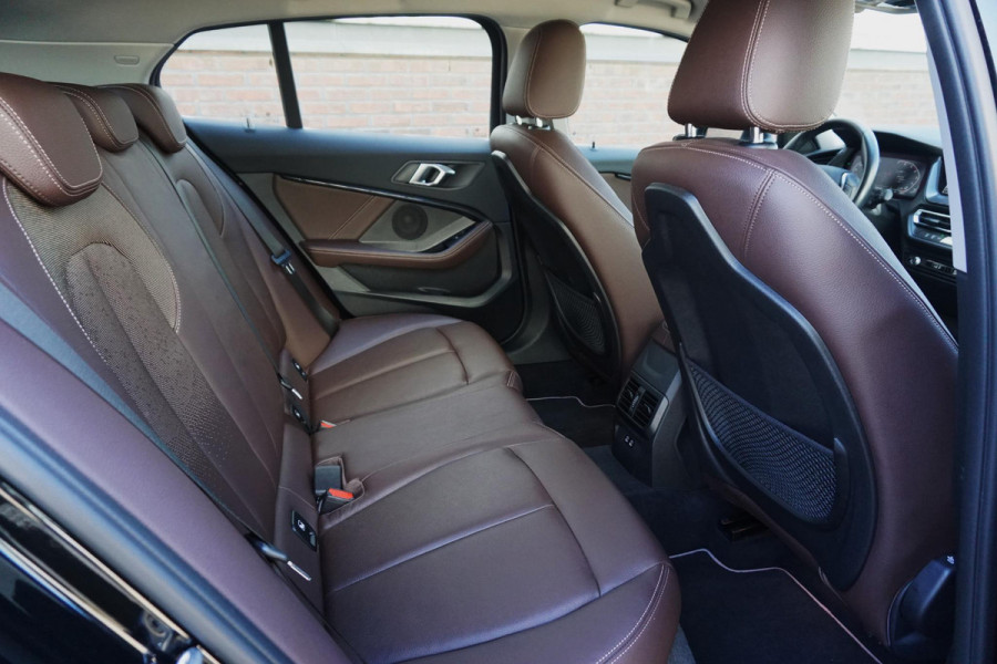 BMW 1-serie 118i Business Edition Luxury/Leer/1e Eigenaar/ CarPlay/LED.