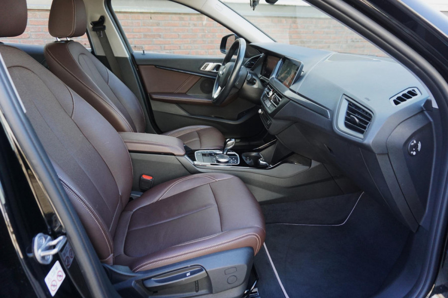 BMW 1-serie 118i Business Edition Luxury/Leer/1e Eigenaar/ CarPlay/LED.