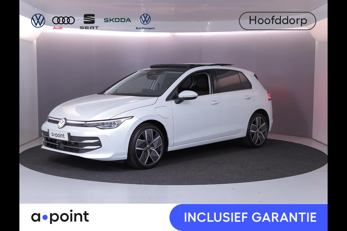 Volkswagen Golf 1.5 eHybrid Style Edition 204 pk Automaat (DSG) | Verlengde garantie | Navigatie | Panoramadak | Trekhaak (wegklapbaar) | Parkeersensoren (Park assist) | Achteruitrijcamera | Head-up display |