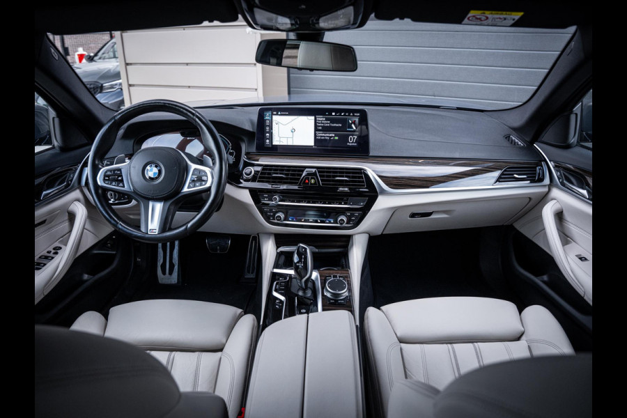 BMW 5 Serie Touring 530e High Executive M-Sport l Laser l Softclose l HUD l Memory