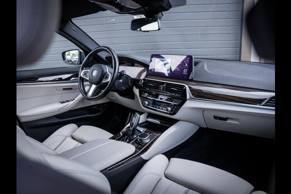 BMW 5 Serie Touring 530e High Executive M-Sport l Laser l Softclose l HUD l Memory
