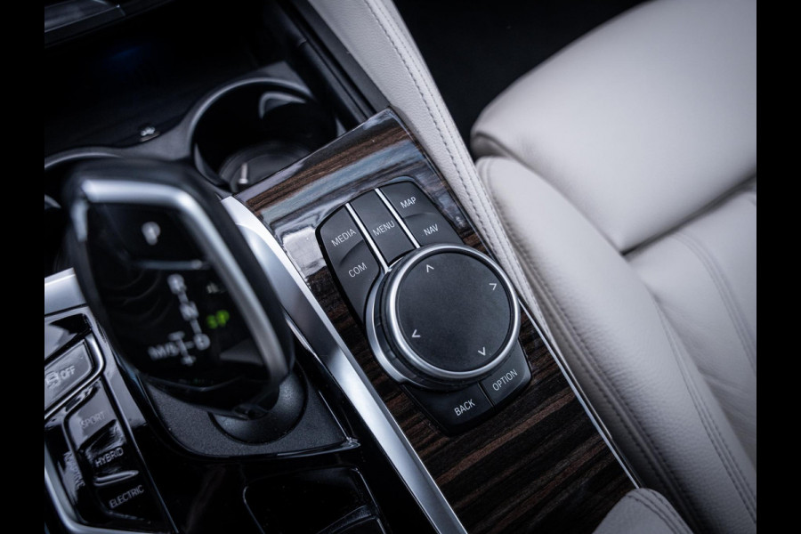 BMW 5 Serie Touring 530e High Executive M-Sport l Laser l Softclose l HUD l Memory
