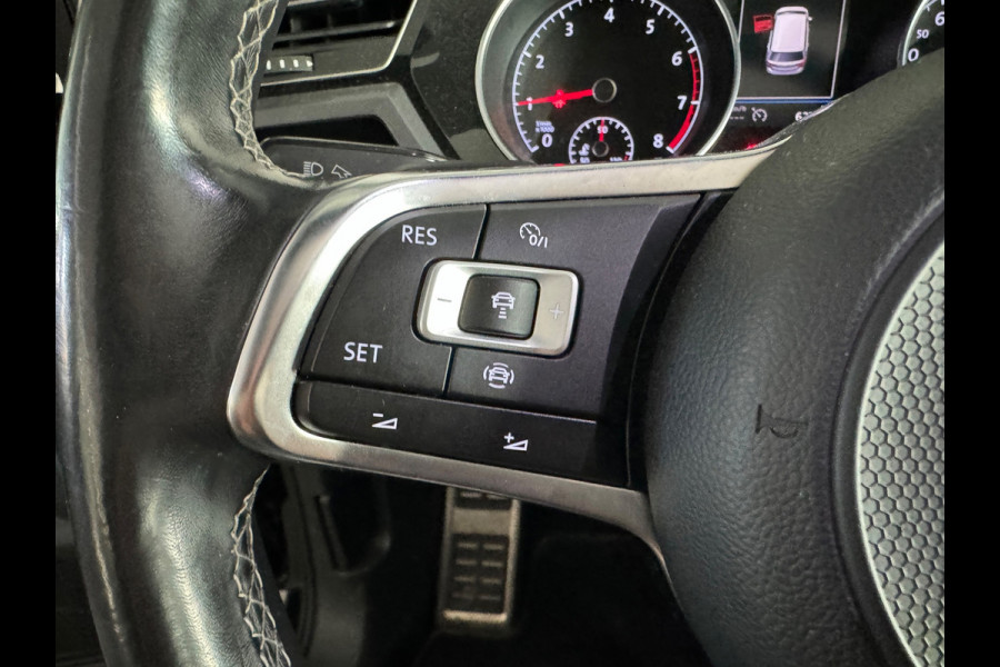 Volkswagen Touran 1.5 TSI R-Line 7p Pano|ACC|Keyless|Stoelverwarming|Carplay
