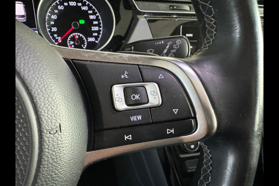 Volkswagen Touran 1.5 TSI R-Line 7p Pano|ACC|Keyless|Stoelverwarming|Carplay