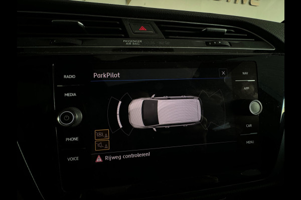 Volkswagen Touran 1.5 TSI R-Line 7p Pano|ACC|Keyless|Stoelverwarming|Carplay