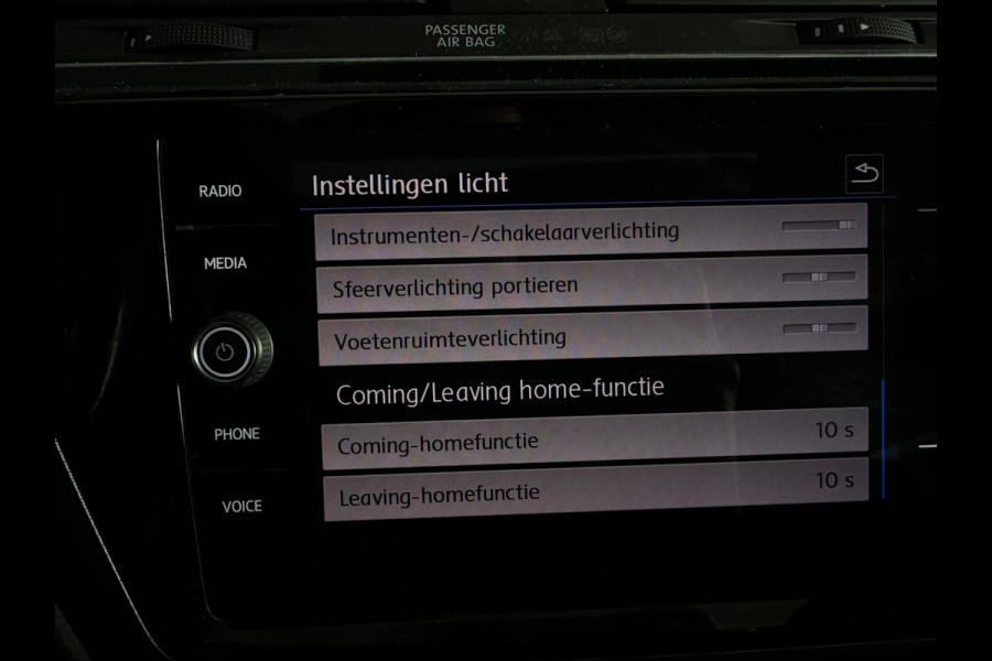 Volkswagen Touran 1.5 TSI R-Line 7p Pano|ACC|Keyless|Stoelverwarming|Carplay