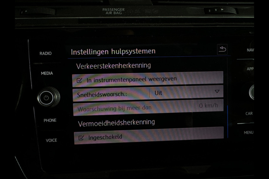 Volkswagen Touran 1.5 TSI R-Line 7p Pano|ACC|Keyless|Stoelverwarming|Carplay