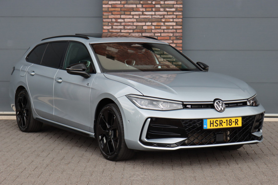 Volkswagen Passat Variant 1.5 eHybrid R-Line Edition | ACC | Panoramadak | Harman&Kardon | Massage | HUD | Trekhaak | iQ.Light | Stoelverwarming V+A | Zonnerollo's |