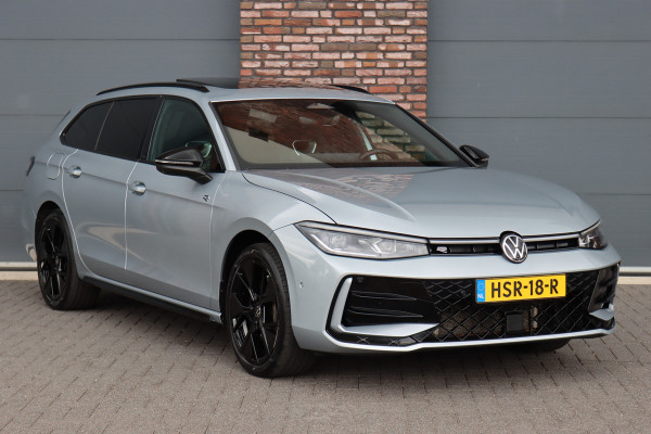 Volkswagen Passat Variant 1.5 eHybrid R-Line Edition | ACC | Panoramadak | Harman&Kardon | Massage | HUD | Trekhaak | iQ.Light | Stoelverwarming V+A | Zonnerollo's |