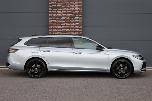 Volkswagen Passat Variant 1.5 eHybrid R-Line Edition | ACC | Panoramadak | Harman&Kardon | Massage | HUD | Trekhaak | iQ.Light | Stoelverwarming V+A | Zonnerollo's |
