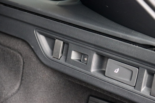 Volkswagen Passat Variant 1.5 eHybrid R-Line Edition | ACC | Panoramadak | Harman&Kardon | Massage | HUD | Trekhaak | iQ.Light | Stoelverwarming V+A | Zonnerollo's |
