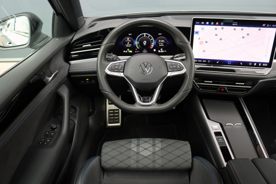 Volkswagen Passat Variant 1.5 eHybrid R-Line Edition | ACC | Panoramadak | Harman&Kardon | Massage | HUD | Trekhaak | iQ.Light | Stoelverwarming V+A | Zonnerollo's |