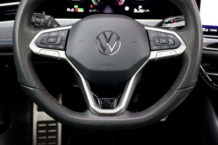Volkswagen Passat Variant 1.5 eHybrid R-Line Edition | ACC | Panoramadak | Harman&Kardon | Massage | HUD | Trekhaak | iQ.Light | Stoelverwarming V+A | Zonnerollo's |