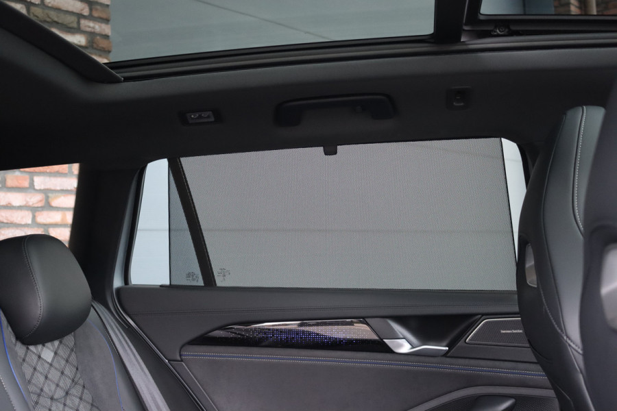 Volkswagen Passat Variant 1.5 eHybrid R-Line Edition | ACC | Panoramadak | Harman&Kardon | Massage | HUD | Trekhaak | iQ.Light | Stoelverwarming V+A | Zonnerollo's |