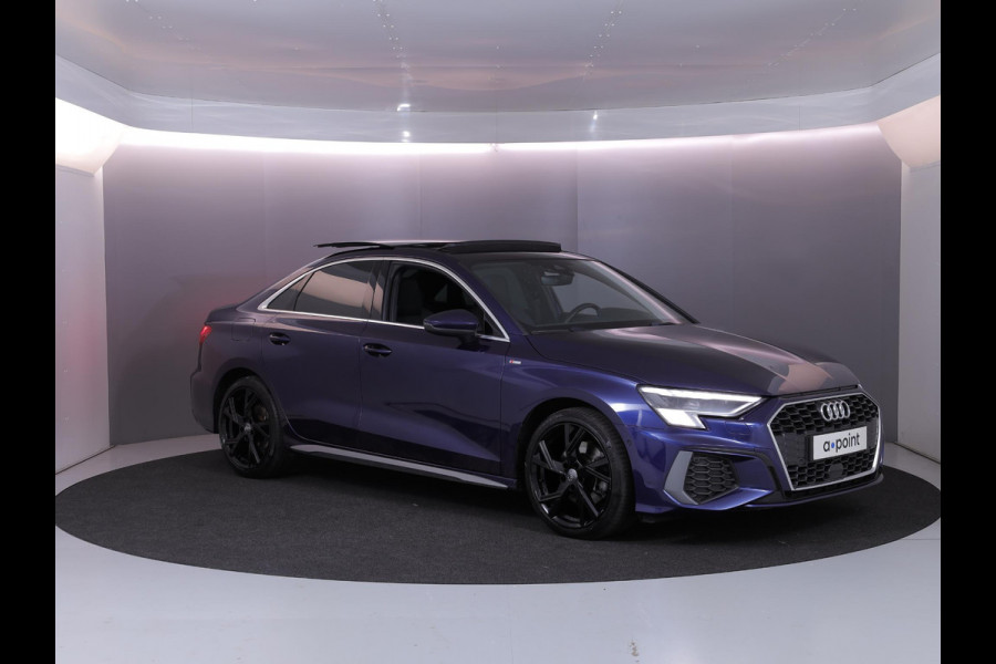 Audi A3 Limousine 35 TFSI S edition 150 pk S-tronic | Navigatie | Panoramadak | Parkeersensoren (Park assist) | Achteruitrijcamera | Matrix LED koplampen | B&O Soundsystem |