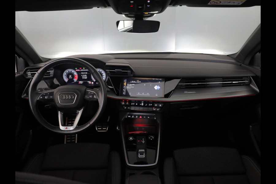 Audi A3 Limousine 35 TFSI S edition 150 pk S-tronic | Navigatie | Panoramadak | Parkeersensoren (Park assist) | Achteruitrijcamera | Matrix LED koplampen | B&O Soundsystem |