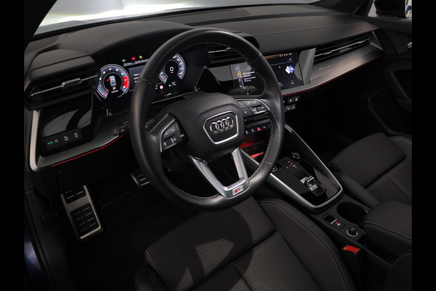 Audi A3 Limousine 35 TFSI S edition 150 pk S-tronic | Navigatie | Panoramadak | Parkeersensoren (Park assist) | Achteruitrijcamera | Matrix LED koplampen | B&O Soundsystem |