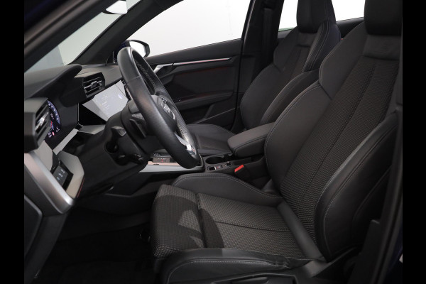 Audi A3 Limousine 35 TFSI S edition 150 pk S-tronic | Navigatie | Panoramadak | Parkeersensoren (Park assist) | Achteruitrijcamera | Matrix LED koplampen | B&O Soundsystem |