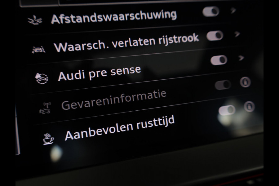 Audi A3 Limousine 35 TFSI S edition 150 pk S-tronic | Navigatie | Panoramadak | Parkeersensoren (Park assist) | Achteruitrijcamera | Matrix LED koplampen | B&O Soundsystem |