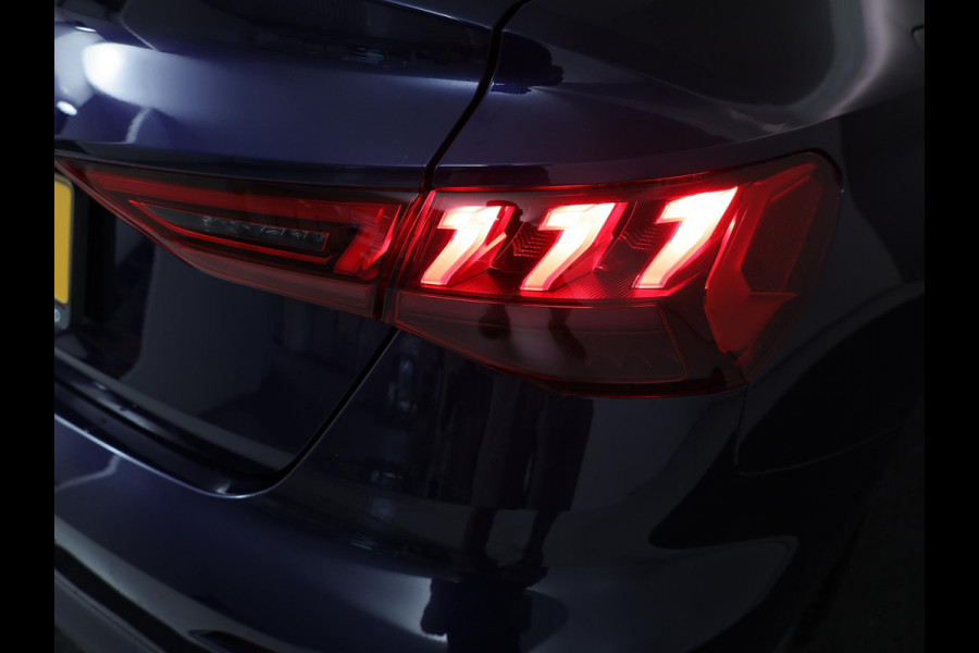 Audi A3 Limousine 35 TFSI S edition 150 pk S-tronic | Navigatie | Panoramadak | Parkeersensoren (Park assist) | Achteruitrijcamera | Matrix LED koplampen | B&O Soundsystem |