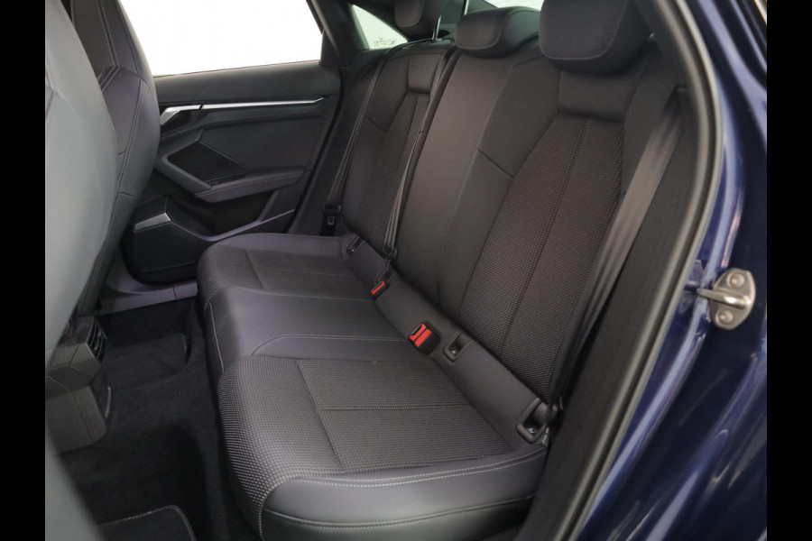 Audi A3 Limousine 35 TFSI S edition 150 pk S-tronic | Navigatie | Panoramadak | Parkeersensoren (Park assist) | Achteruitrijcamera | Matrix LED koplampen | B&O Soundsystem |