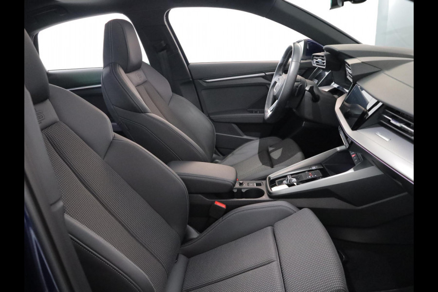 Audi A3 Limousine 35 TFSI S edition 150 pk S-tronic | Navigatie | Panoramadak | Parkeersensoren (Park assist) | Achteruitrijcamera | Matrix LED koplampen | B&O Soundsystem |